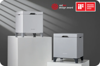 Two Carepod humidifiers on white pedestals with Red Dot Design Award and iF Design Award 2022 logos
